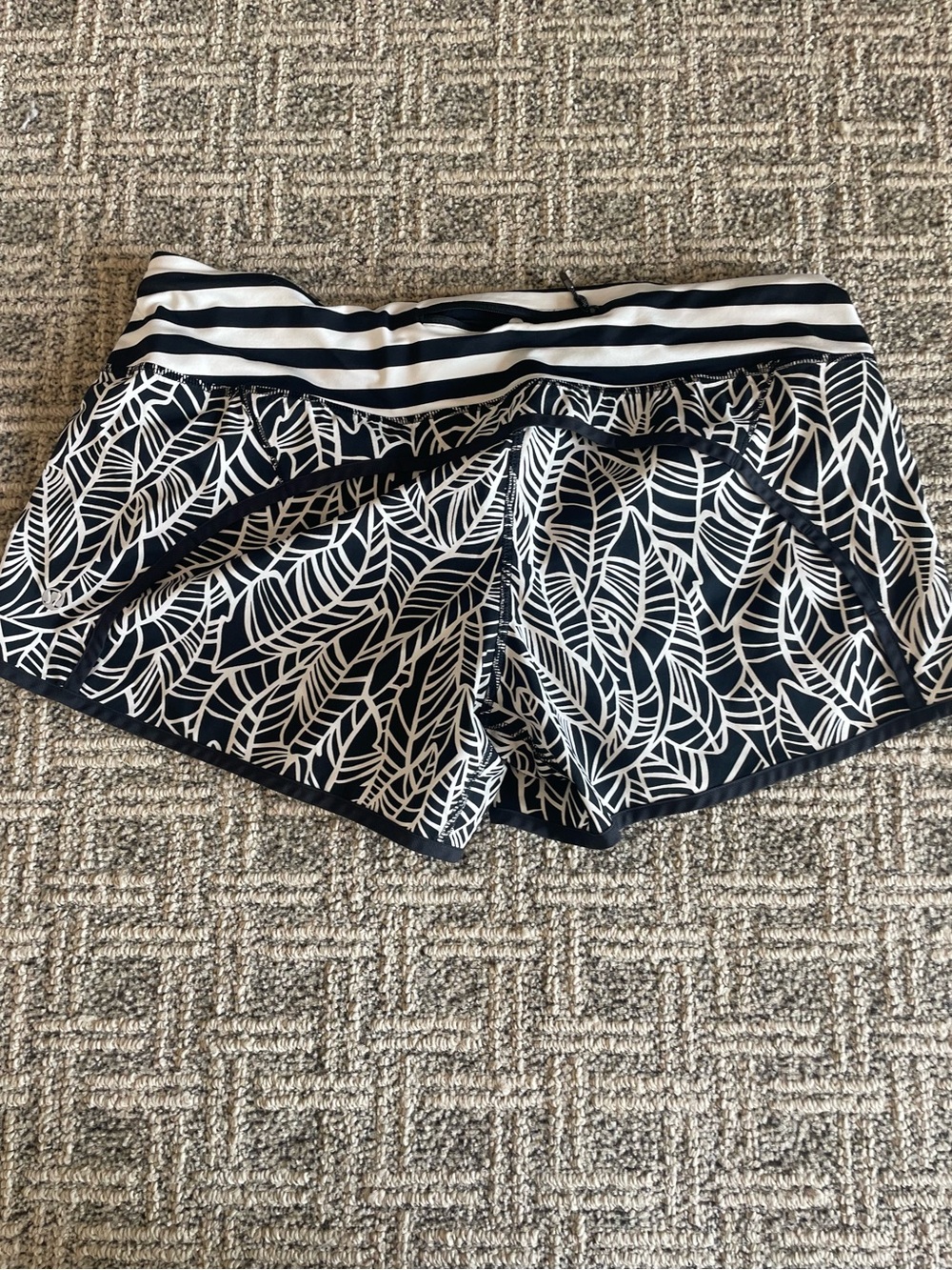 Short Short Bundle Lululemon & Adidas - Picture 11 of 14